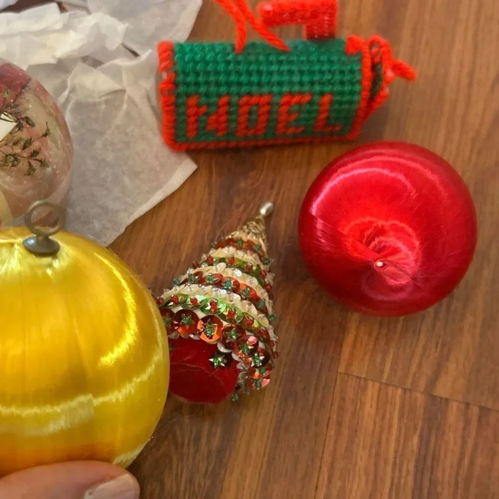 Lot of 7 vintage Christmas 1970s ornaments gold red green sequins